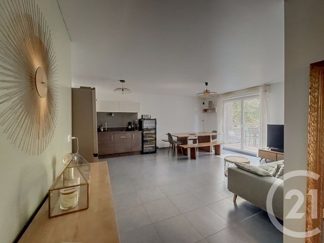 Afficher la photo en grand Appartement F3 à vendre - 3 pièces - 63,80 m2 - Marseille - 13013 - PROVENCE-ALPES-COTE-D-AZUR