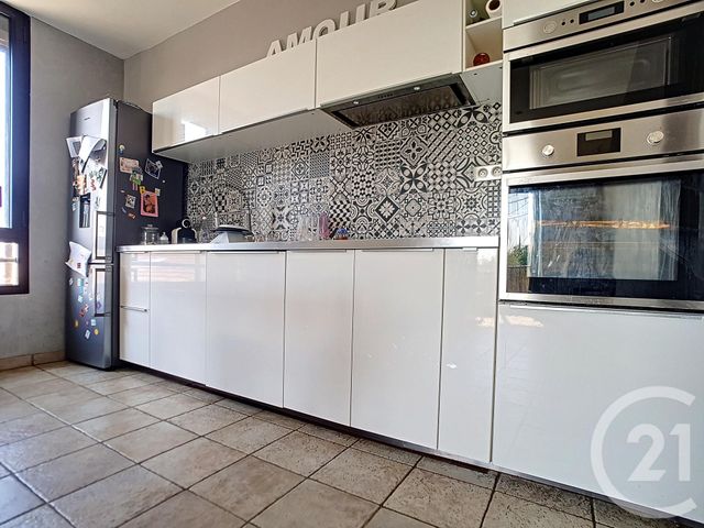 Afficher la photo en grand Appartement F3 à vendre - 3 pièces - 67,01 m2 - MARSEILLE - 13014 - PROVENCE-ALPES-COTE-D-AZUR