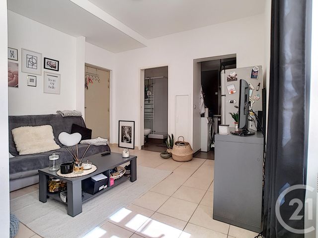 Afficher la photo en grand Appartement T2 à vendre - 2 pièces - 27,20 m2 - MARSEILLE - 13013 - PROVENCE-ALPES-COTE-D-AZUR