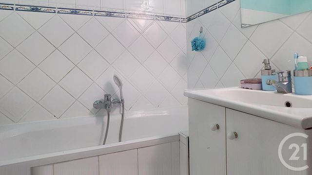 Afficher la photo en grand Appartement F2 à vendre - 2 pièces - 48,89 m2 - MARSEILLE - 13013 - PROVENCE-ALPES-COTE-D-AZUR