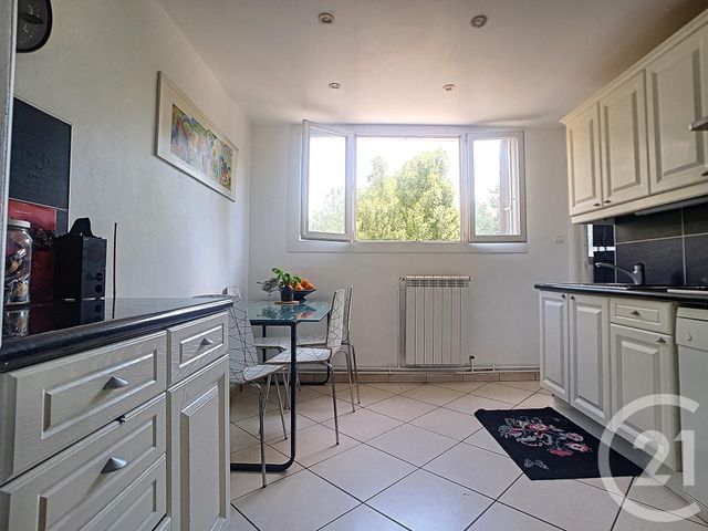 Afficher la photo en grand Appartement T5 à vendre - 5 pièces - 94,99 m2 - MARSEILLE - 13013 - PROVENCE-ALPES-COTE-D-AZUR