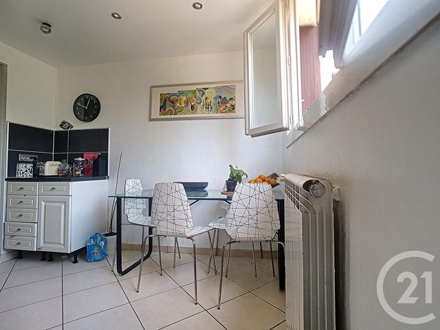 Afficher la photo en grand Appartement T5 à vendre - 5 pièces - 94,99 m2 - MARSEILLE - 13013 - PROVENCE-ALPES-COTE-D-AZUR