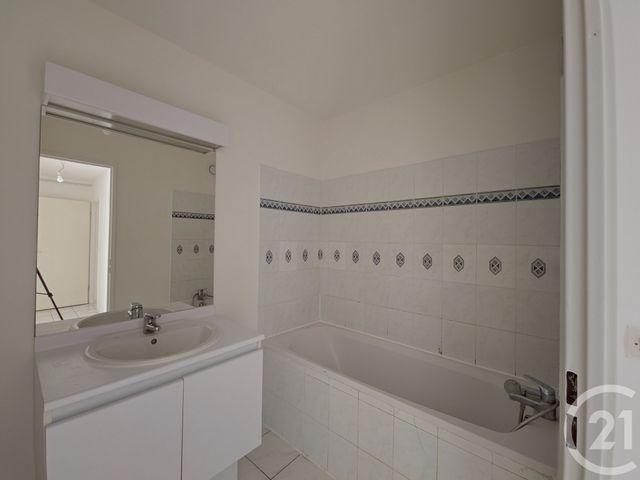 Afficher la photo en grand Appartement T3 à vendre - 3 pièces - 64,69 m2 - Marseille - 13005 - PROVENCE-ALPES-COTE-D-AZUR