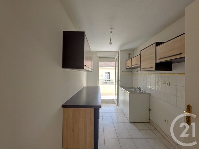 Afficher la photo en grand Appartement T3 à vendre - 3 pièces - 64,69 m2 - Marseille - 13005 - PROVENCE-ALPES-COTE-D-AZUR