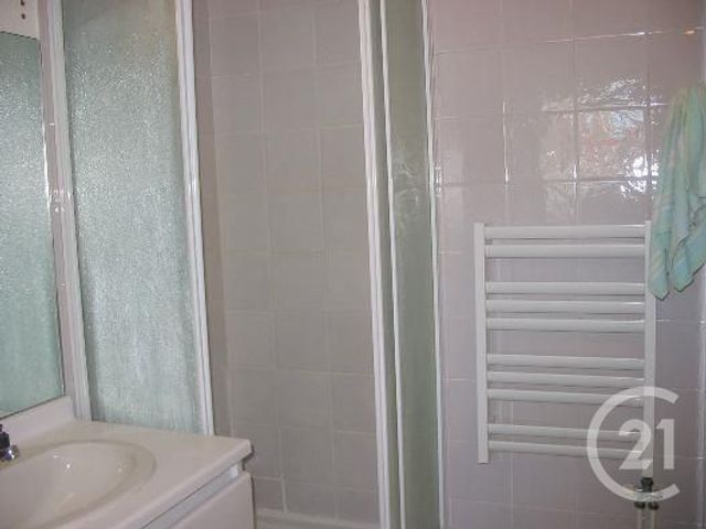 Appartement F2 &agrave; louer - 2 pi&egrave;ces - 25,74 m2 - Plan De Cuques - 13 - PROVENCE-ALPES-COTE-D-AZUR