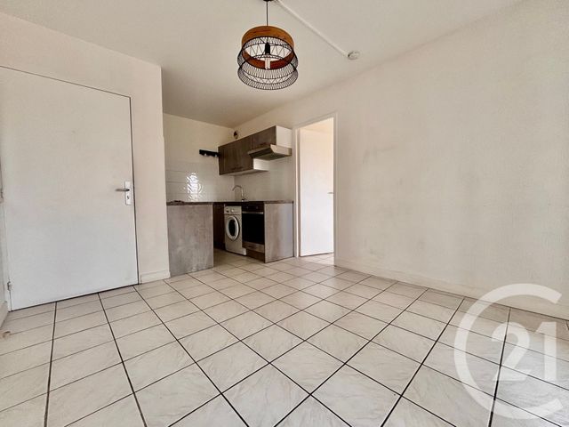 Appartement F2 &agrave; louer - 2 pi&egrave;ces - 25,74 m2 - Plan De Cuques - 13 - PROVENCE-ALPES-COTE-D-AZUR