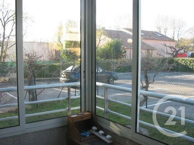 Appartement F2 &agrave; louer - 2 pi&egrave;ces - 25,74 m2 - Plan De Cuques - 13 - PROVENCE-ALPES-COTE-D-AZUR