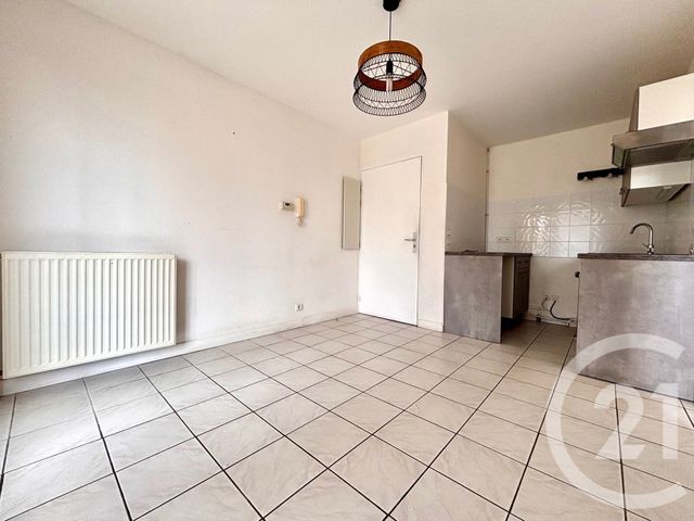 Appartement F2 &agrave; louer - 2 pi&egrave;ces - 25,74 m2 - Plan De Cuques - 13 - PROVENCE-ALPES-COTE-D-AZUR