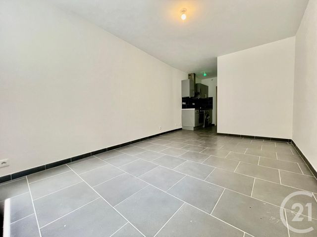 Appartement T2 &agrave; louer - 2 pi&egrave;ces - 31,96 m2 - Les Pennes Mirabeau - 13 - PROVENCE-ALPES-COTE-D-AZUR