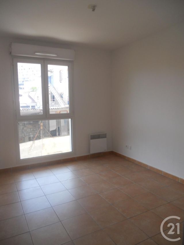 Appartement F3 &agrave; louer - 3 pi&egrave;ces - 66,80 m2 - Marseille - 13004 - PROVENCE-ALPES-COTE-D-AZUR