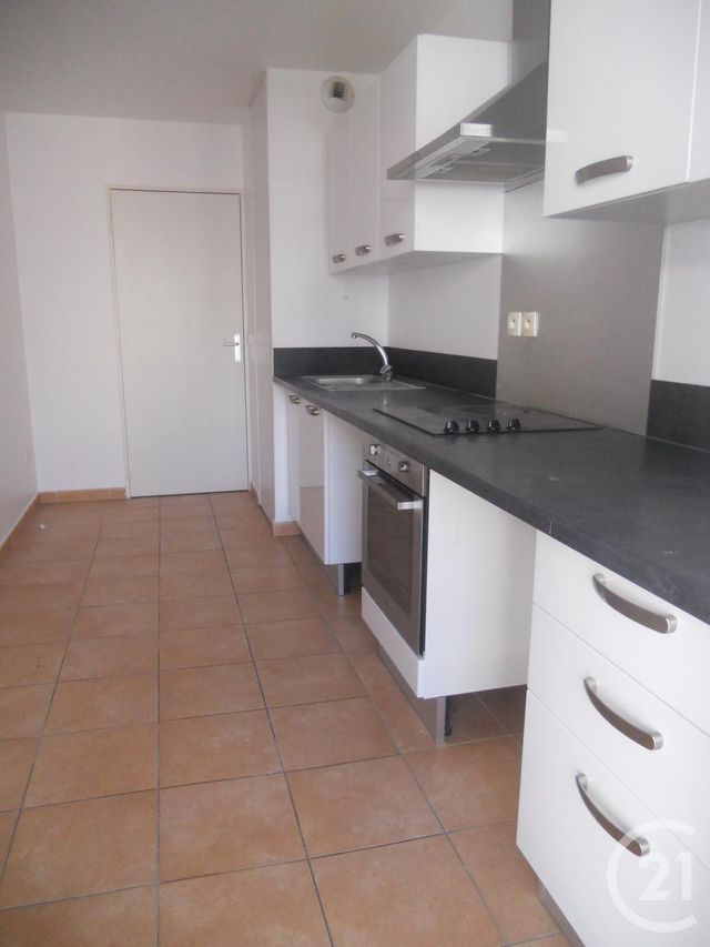 Appartement F3 &agrave; louer - 3 pi&egrave;ces - 66,80 m2 - Marseille - 13004 - PROVENCE-ALPES-COTE-D-AZUR