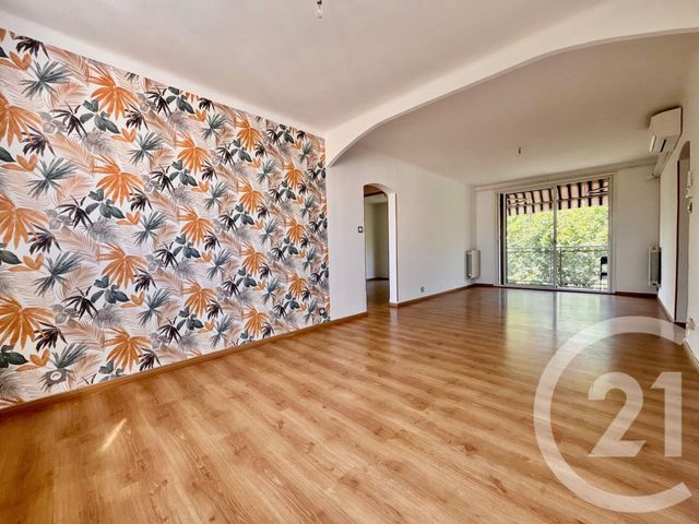 Appartement T5 &agrave; louer - 5 pi&egrave;ces - 92,29 m2 - Marseille - 13013 - PROVENCE-ALPES-COTE-D-AZUR