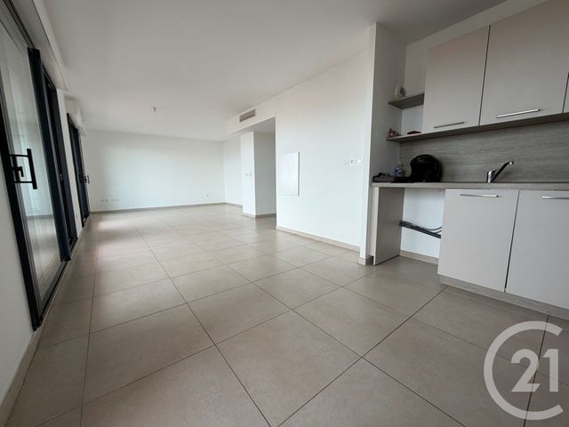 Appartement T3 &agrave; louer - 3 pi&egrave;ces - 71,47 m2 - Marseille - 13002 - PROVENCE-ALPES-COTE-D-AZUR