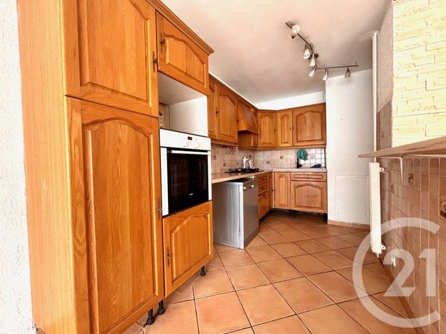 Appartement T4 &agrave; louer - 4 pi&egrave;ces - 89,88 m2 - Plan De Cuques - 13 - PROVENCE-ALPES-COTE-D-AZUR