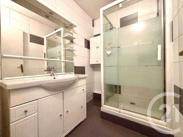 Appartement T4 &agrave; louer - 4 pi&egrave;ces - 89,88 m2 - Plan De Cuques - 13 - PROVENCE-ALPES-COTE-D-AZUR