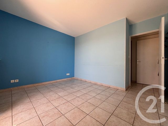 Appartement T3 &agrave; louer - 3 pi&egrave;ces - 80,60 m2 - Plan De Cuques - 13 - PROVENCE-ALPES-COTE-D-AZUR
