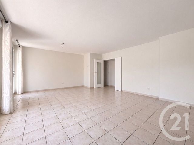 Appartement T3 &agrave; louer - 3 pi&egrave;ces - 80,60 m2 - Plan De Cuques - 13 - PROVENCE-ALPES-COTE-D-AZUR