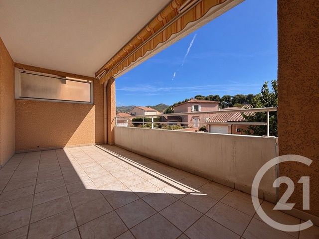 Appartement T3 &agrave; louer - 3 pi&egrave;ces - 80,60 m2 - Plan De Cuques - 13 - PROVENCE-ALPES-COTE-D-AZUR