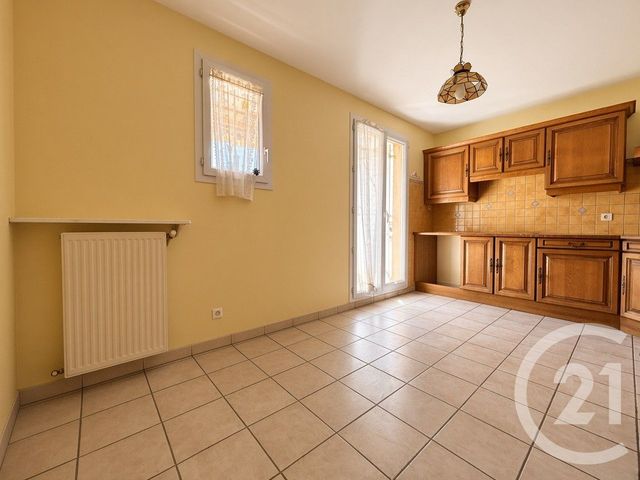Appartement T3 &agrave; louer - 3 pi&egrave;ces - 80,60 m2 - Plan De Cuques - 13 - PROVENCE-ALPES-COTE-D-AZUR