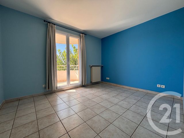 Appartement T3 &agrave; louer - 3 pi&egrave;ces - 80,60 m2 - Plan De Cuques - 13 - PROVENCE-ALPES-COTE-D-AZUR